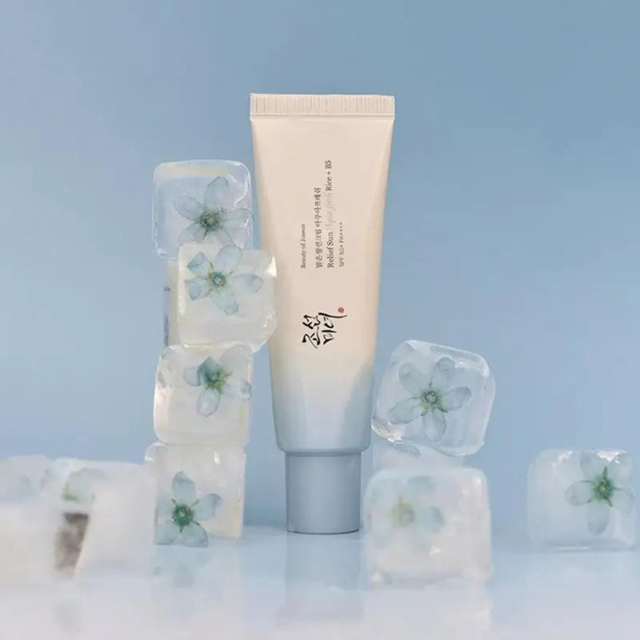 Relief Sun Aqua-Fresh Rice + B5 da Beauty of Joseon – protetor solar coreano ultraleve com SPF50+ PA++++, enriquecido com extrato de arroz e provitamina B5 (pantenol) para hidratar e proteger a pele dos raios UV. A sua textura refrescante e de rápida absorção proporciona um acabamento natural sem sensação oleosa ou resíduos brancos. Perfeito para todos os tipos de pele, especialmente mistas e oleosas, na rotina de skincare k-beauty
