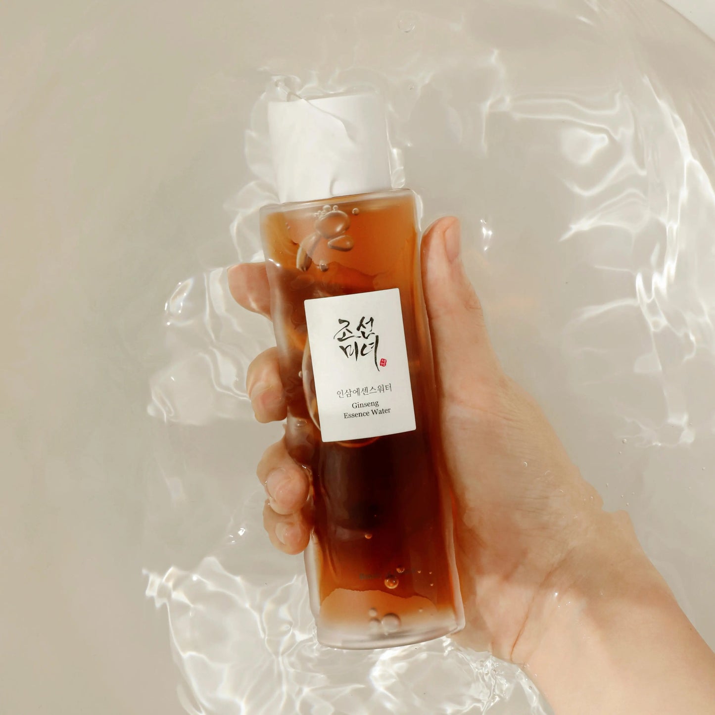Ginseng Essence Water da Beauty of Joseon – essência coreana com extrato de ginseng para hidratação profunda, revitalização e efeito anti-idade. Ideal para pele seca e baça. Cosmética coreana e skincare k-beauty disponível em Portugal