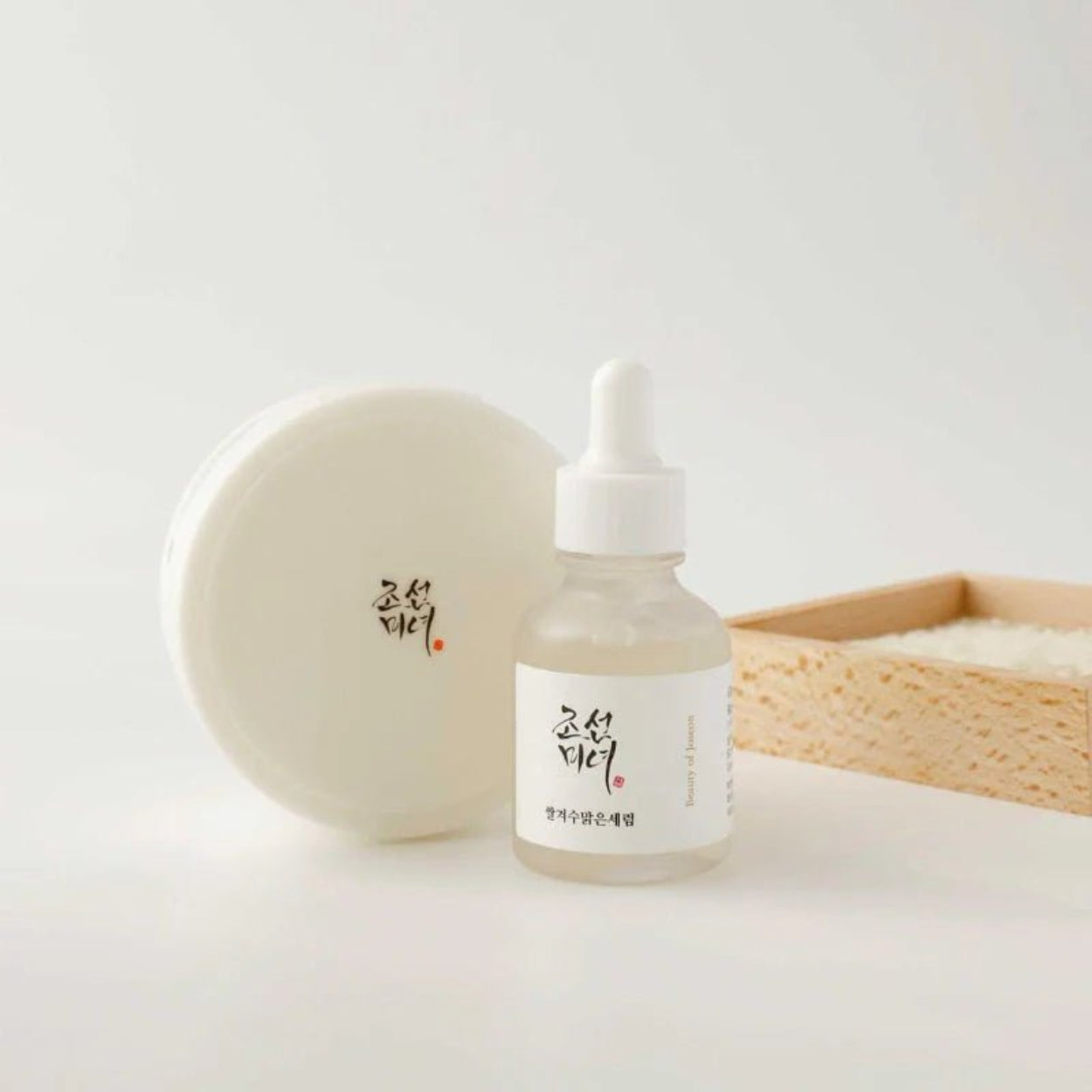 Glow Deep Serum Rice + Arbutin da Beauty of Joseon – sérum coreano iluminador com extrato de arroz e arbutina para uniformizar o tom de pele, reduzir manchas e hidratar. Ideal para pele baça e com hiperpigmentação. Cosmética coreana e skincare k-beauty disponível em Portugal