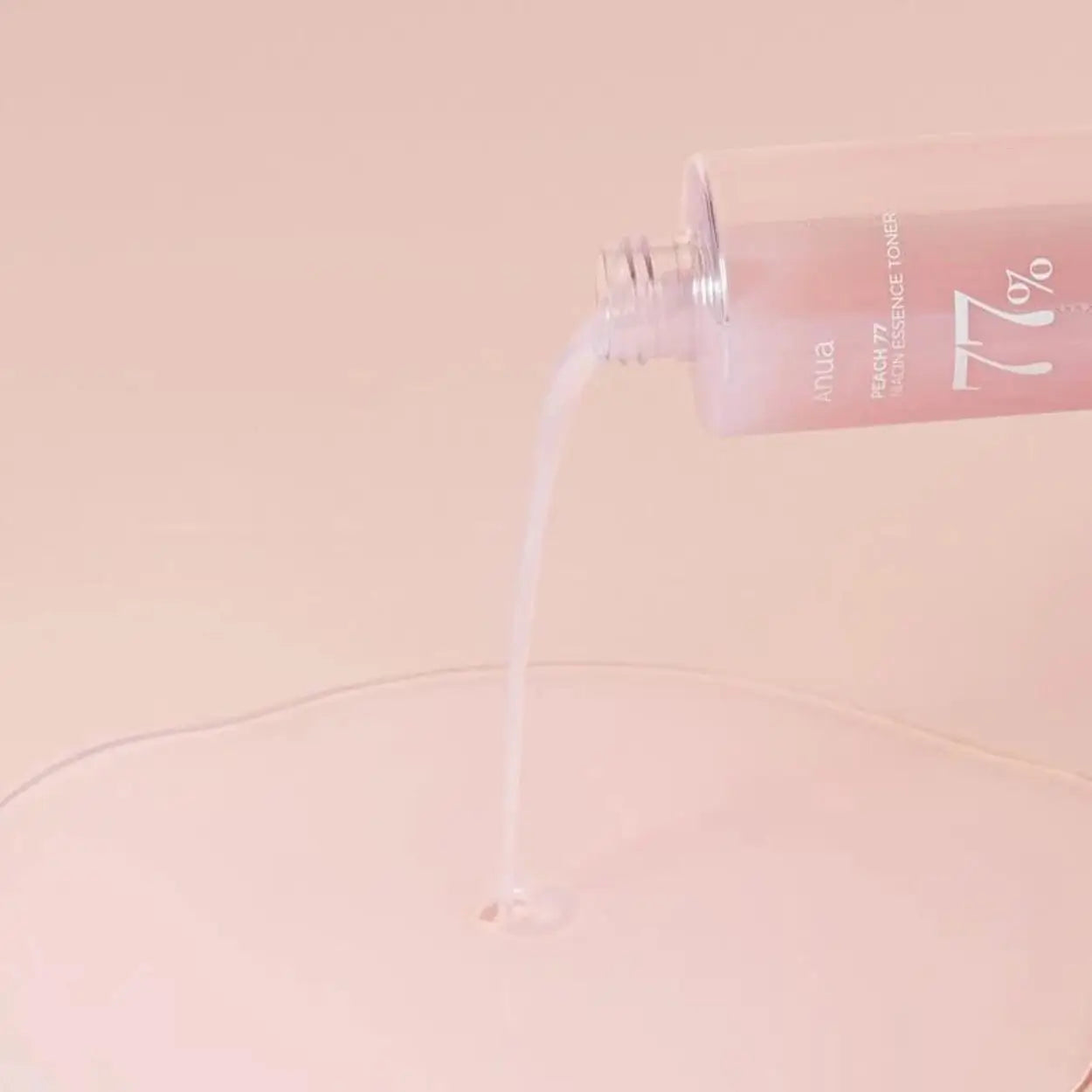 ANUA Peach 77% Niacin Essence Toner a ser vertido em fundo rosa – textura fluida com ingredientes iluminadores, ideal para peles baças e com manchas, cosmética coreana, skincare k-beauty Portugal