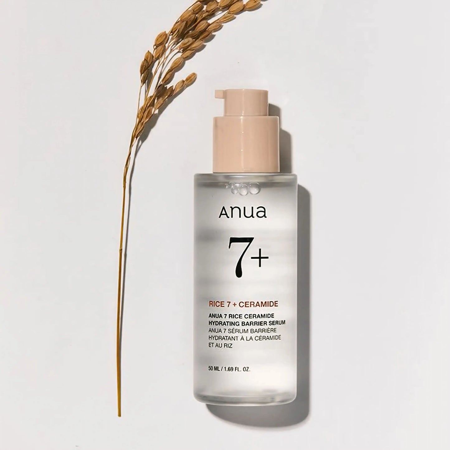 ANUA Rice 7 Ceramide Hydrating Barrier Serum com espiga de arroz e fundo branco – hidratação duradoura com arroz coreano, ideal para pele desidratada, cosmética coreana, skincare k-beauty Portugal