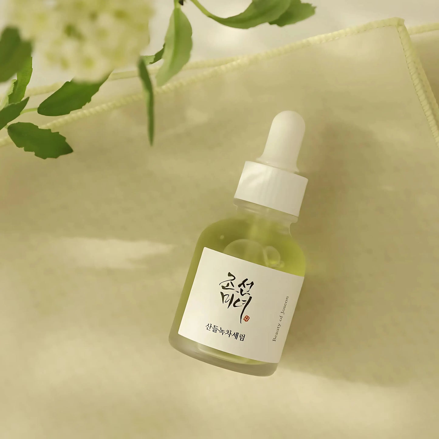 Beauty of Joseon Calming Serum 30ml – imagem do frasco em fundo neutro, destacando o design minimalista. Sérum calmante com ingredientes naturais. Cosmética coreana skincare k-beauty Portugal
