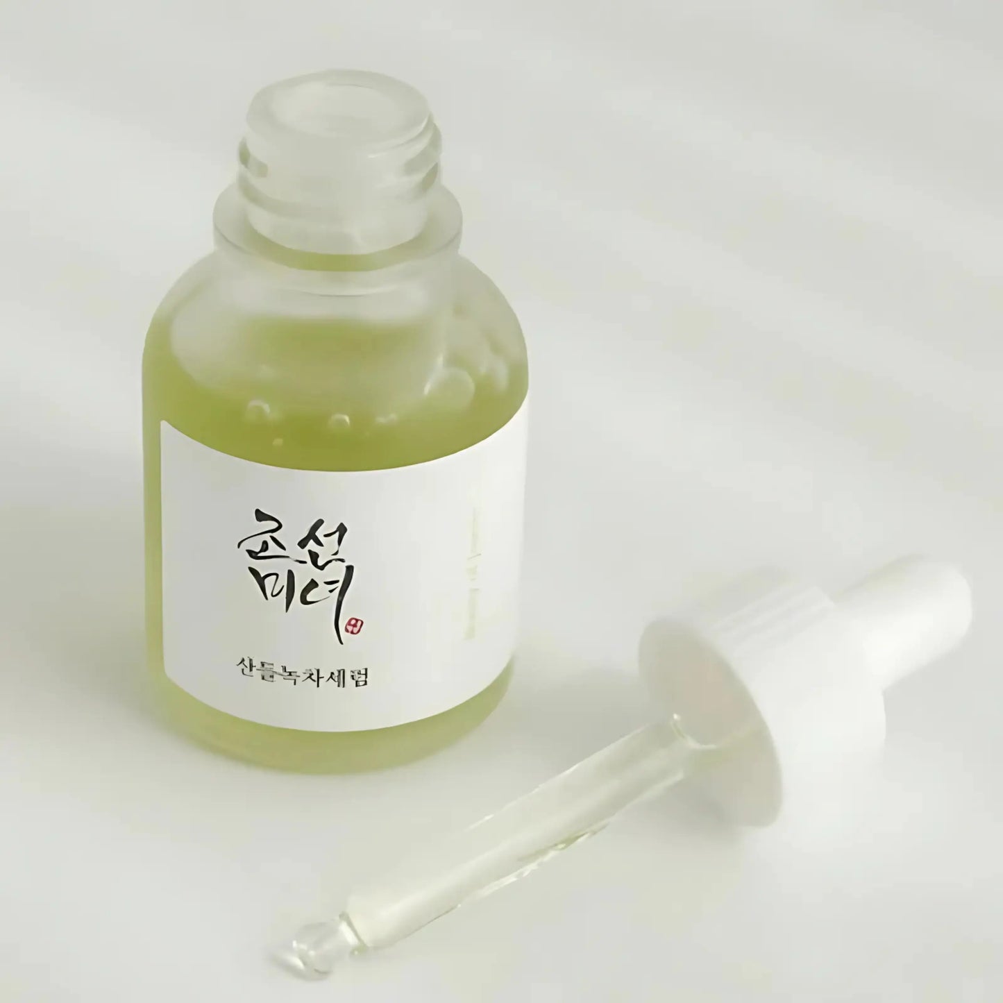 Beauty of Joseon Calming Serum 30ml – textura aquosa e leve a ser aplicada com conta-gotas. Sérum coreano com chá verde e artemísia. Cosmética coreana skincare k-beauty Portugal