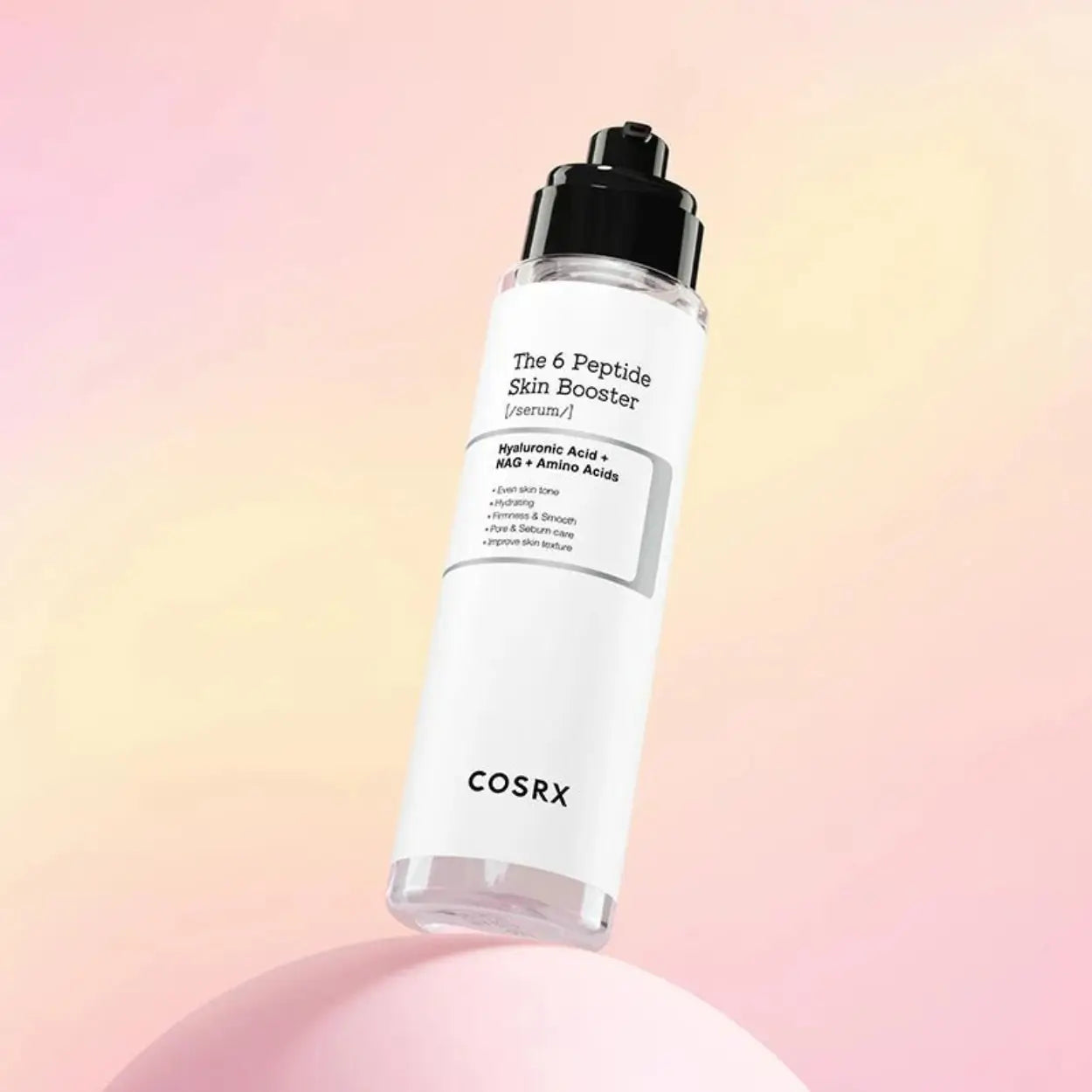 Frasco do COSRX The 6 Peptide Skin Booster Serum em destaque sobre fundo degradé lilás – sérum coreano hidratante e anti-idade com tecnologia peptídica, cosmética coreana, skincare k-beauty Portugal