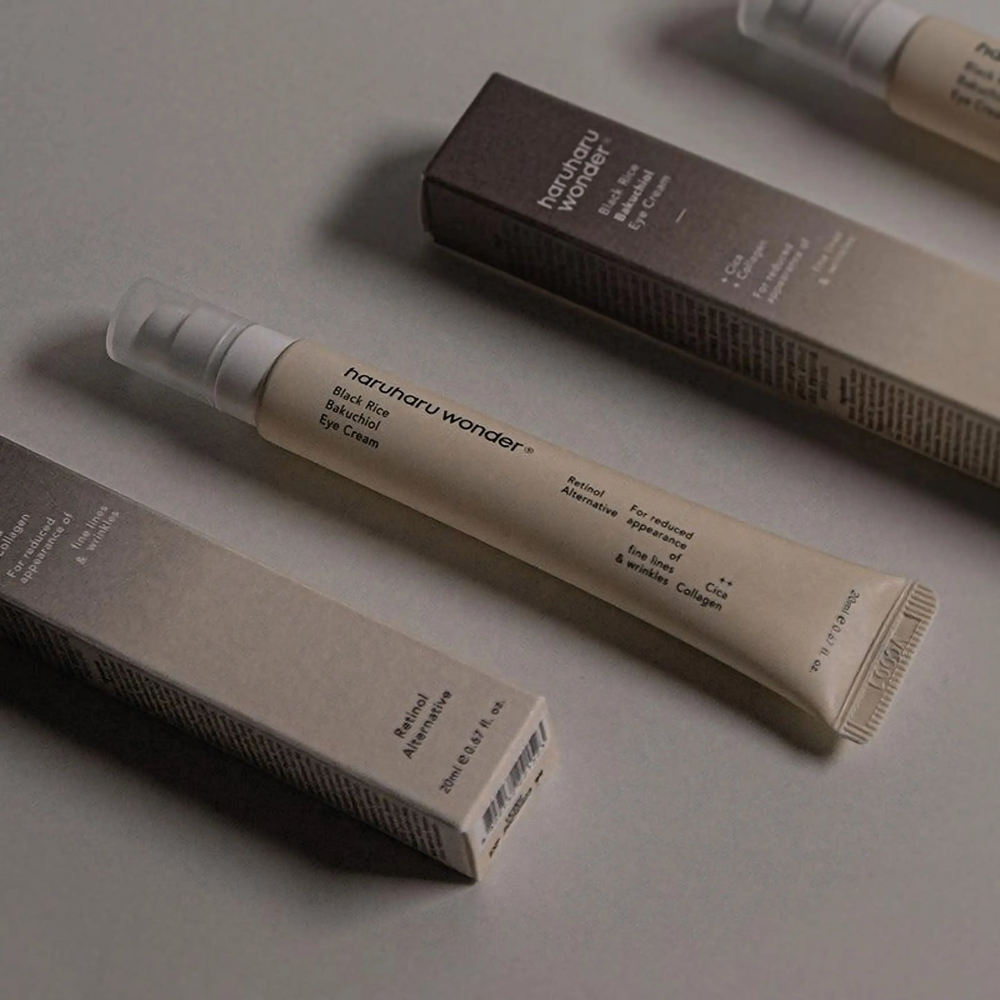 Haruharu Wonder Black Rice Bakuchiol Eye Cream com caixa visível em disposição horizontal – creme de olhos nutritivo e firmeza, com arroz preto fermentado e bakuchiol vegetal, cosmética coreana, skincare k-beauty Portugal