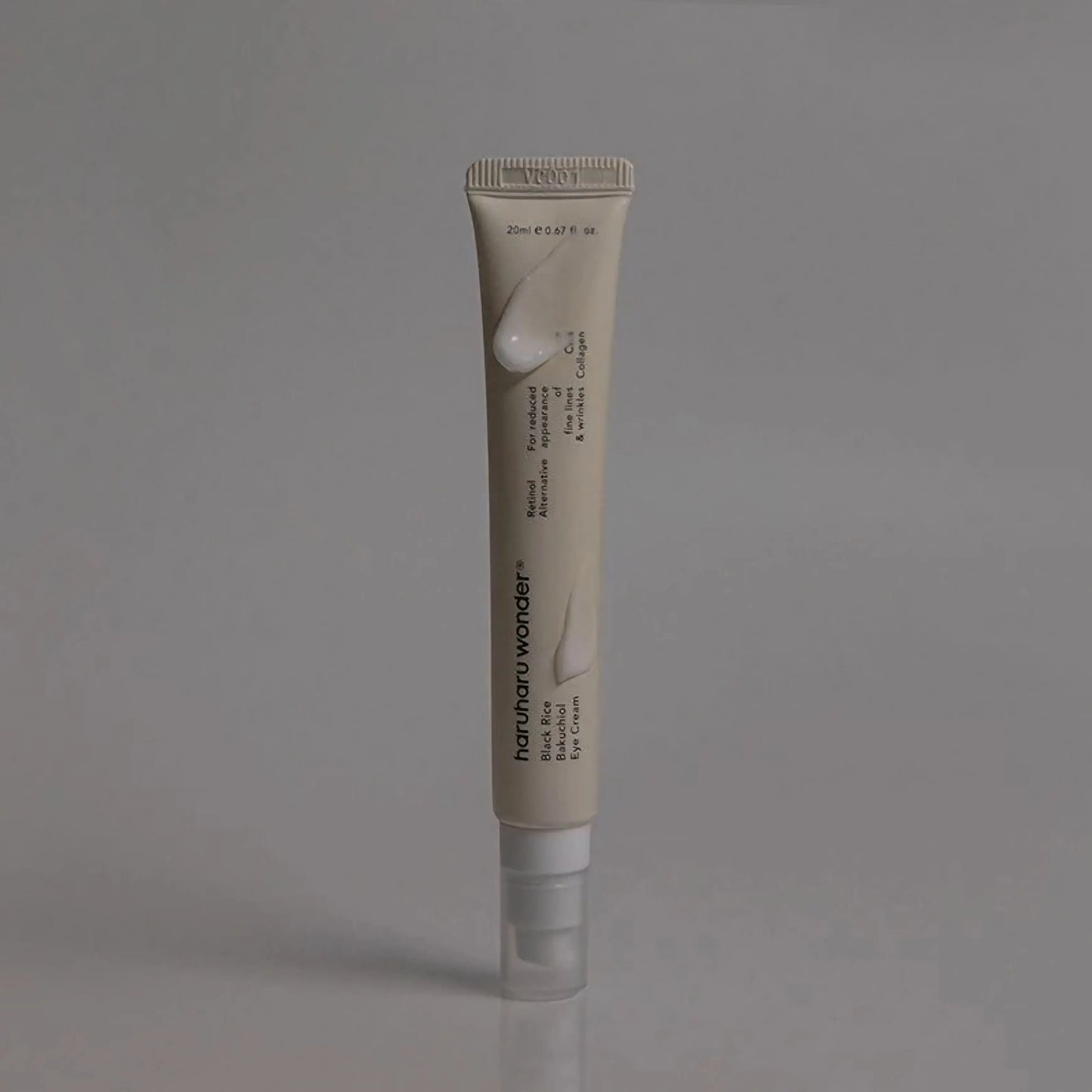 Haruharu Wonder Black Rice Bakuchiol Eye Cream com embalagem em foco sobre fundo cinzento – cuidado antienvelhecimento delicado para a zona ocular, com ingredientes antioxidantes, cosmética coreana, skincare k-beauty Portugal