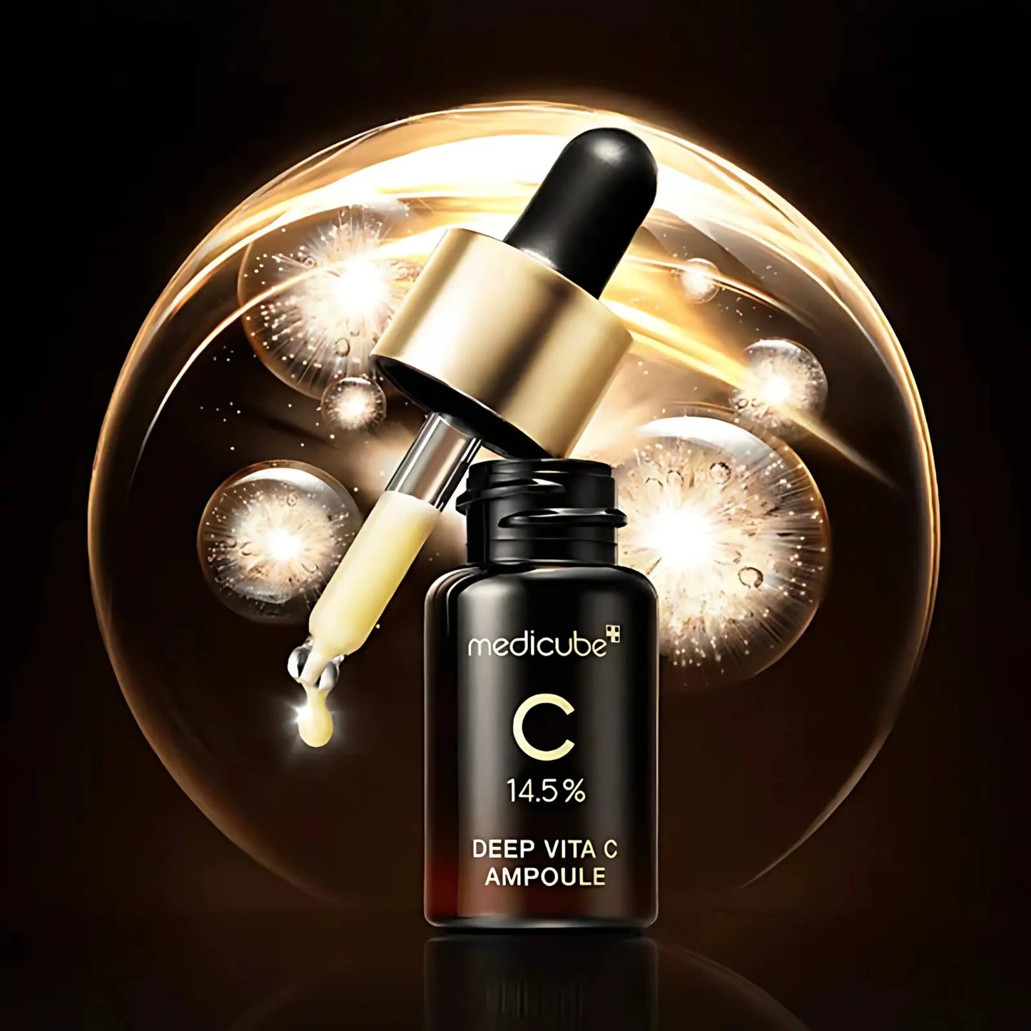 Medicube Deep Vita C Ampoule 2.0 – frasco com conta-gotas iluminado por luz dourada intensa, simbolizando o brilho e clareza que o sérum proporciona à pele