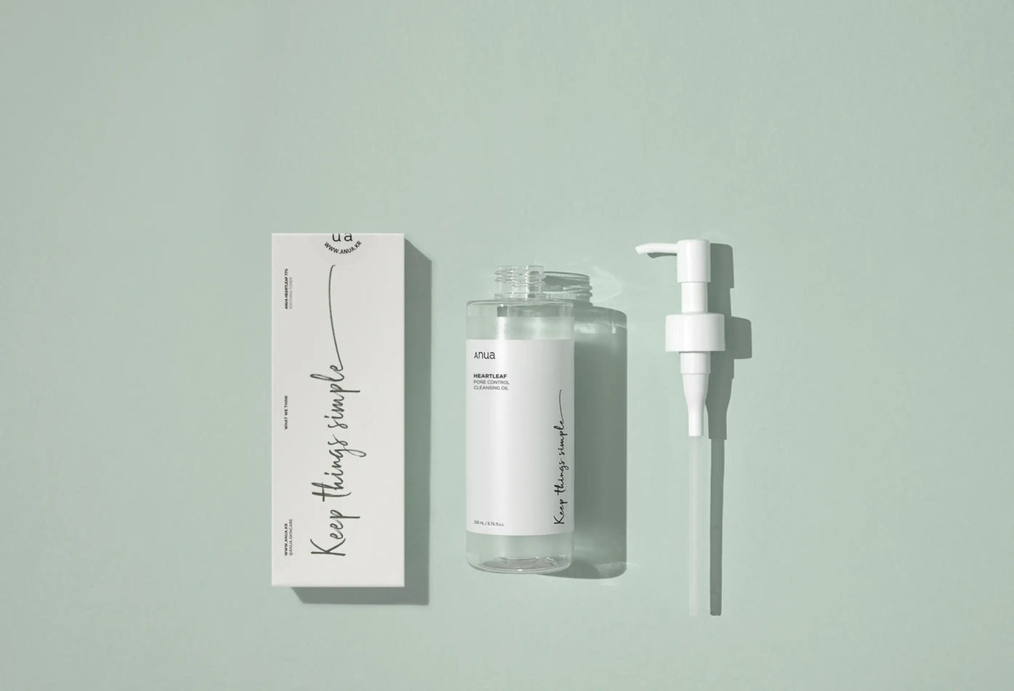 Heartleaf Pore Control Cleansing Oil da Anua – óleo de limpeza suave e eficaz que dissolve impurezas, maquilhagem e excesso de oleosidade. Enriquecido com extrato de heartleaf, purifica os poros sem irritar a pele. Um essencial da cosmética coreana e do k-beauty para um rosto limpo e equilibrado