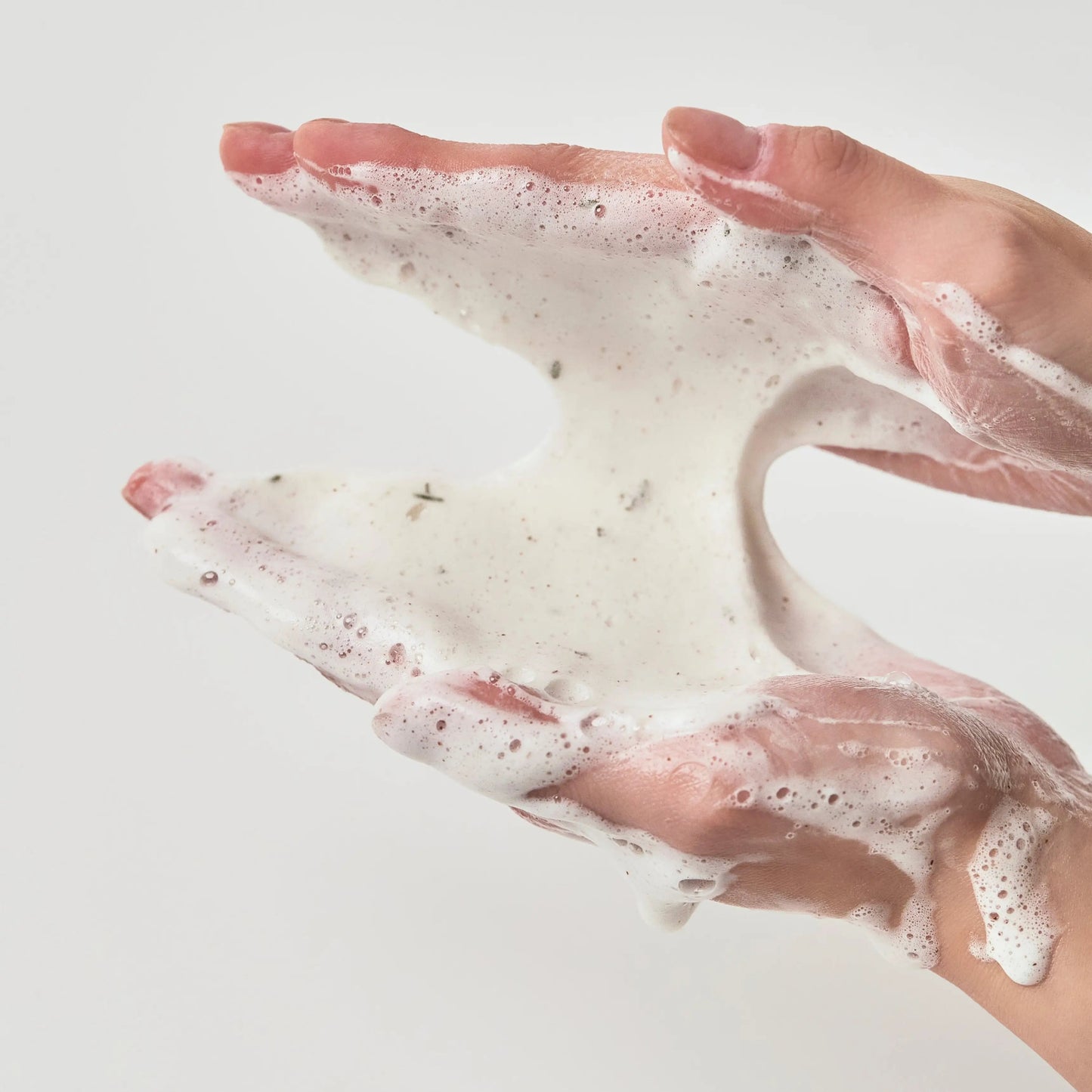 Heartleaf Quercetinol Pore Deep Cleansing Foam da Anua – espuma de limpeza profunda com extrato de houttuynia cordata (33,4%) e quercetina. Remove impurezas e excesso de oleosidade sem ressecar, deixando a pele fresca e equilibrada. Um essencial da cosmética coreana e do k-beauty para uma limpeza eficaz e suave