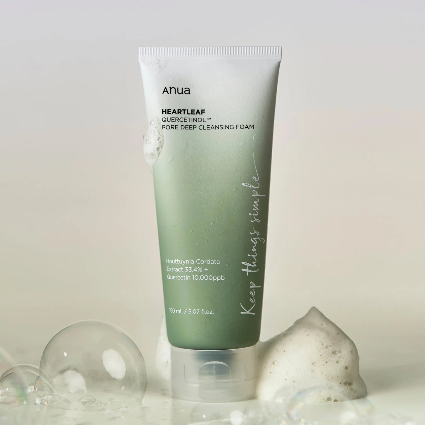 Heartleaf Quercetinol Pore Deep Cleansing Foam da Anua – espuma de limpeza profunda com extrato de houttuynia cordata (33,4%) e quercetina. Remove impurezas e excesso de oleosidade sem ressecar, deixando a pele fresca e equilibrada. Um essencial da cosmética coreana e do k-beauty para uma limpeza eficaz e suave