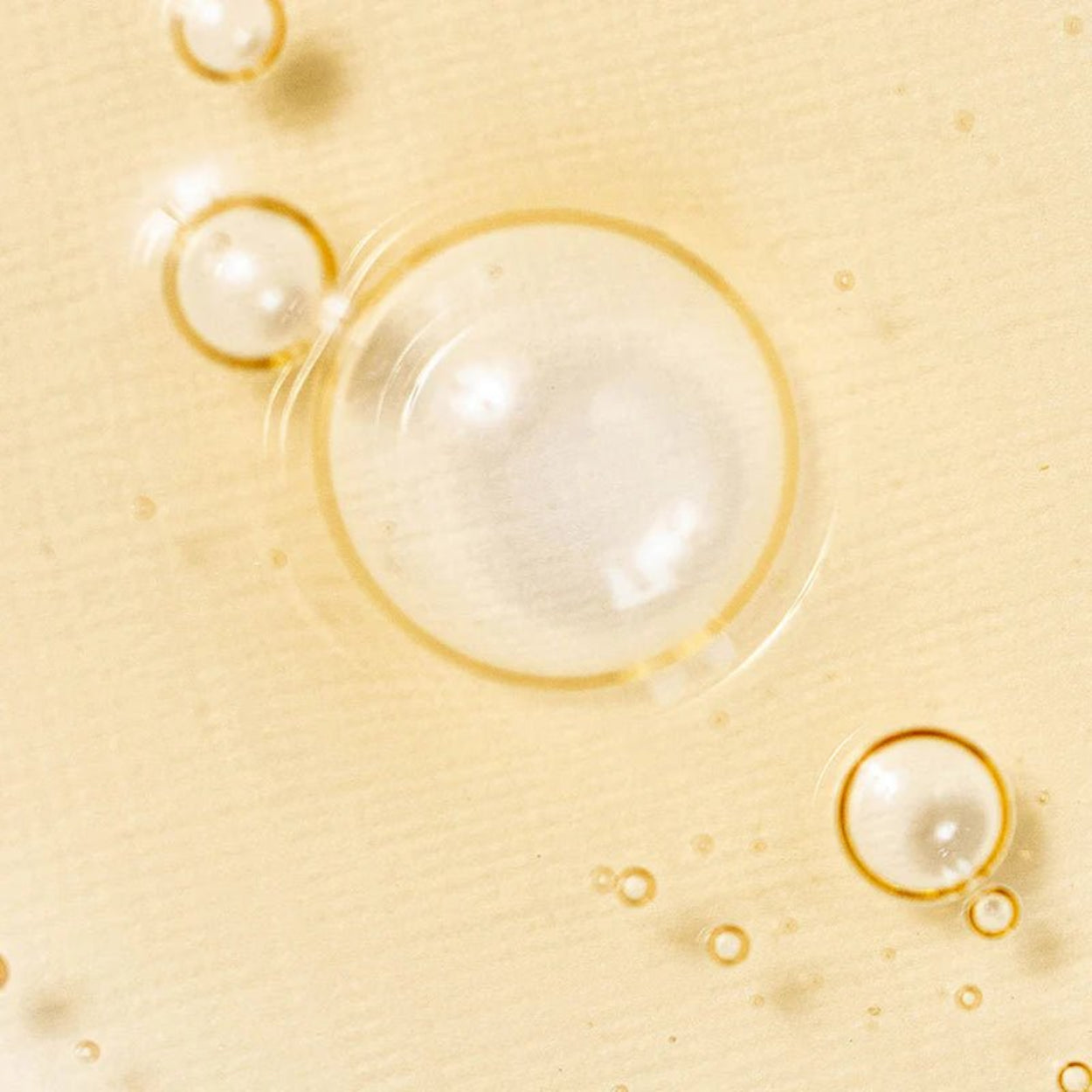 Revive Serum Ginseng + Snail Mucin da Beauty of Joseon – sérum revitalizante com ginseng e mucina de caracol, ideal para nutrir e restaurar a pele. A sua fórmula potente hidrata profundamente, melhora a elasticidade e proporciona um efeito iluminador. Um essencial de k-beauty para uma pele saudável e radiante na tua rotina de cosmética coreana