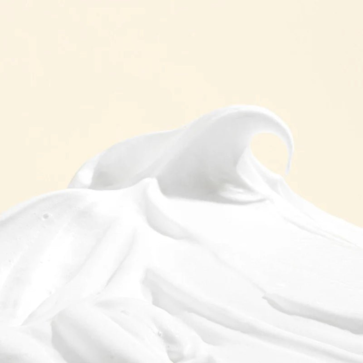 White Collagen Cleansing Foam da Mary & May – espuma de limpeza cremosa com 46,6% de colagénio e 1% de niacinamida, ideal para iluminar e reafirmar a pele. Remove impurezas e excesso de oleosidade sem ressecar, deixando a pele hidratada e radiante. Um essencial na tua rotina de skincare coreano para uma limpeza eficaz e delicada