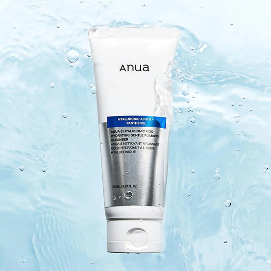 8 Hyaluronic Acid Hydrating Gentle Foaming Cleanser da ANUA – espuma de limpeza coreana com 8 tipos de ácido hialurónico, ideal para limpar em profundidade sem ressecar. Remove impurezas e excesso de oleosidade enquanto hidrata, acalma e reforça a barreira cutânea. Essencial de cosmética coreana na rotina de skincare k-beauty Portugal para uma pele limpa, suave e equilibrada.