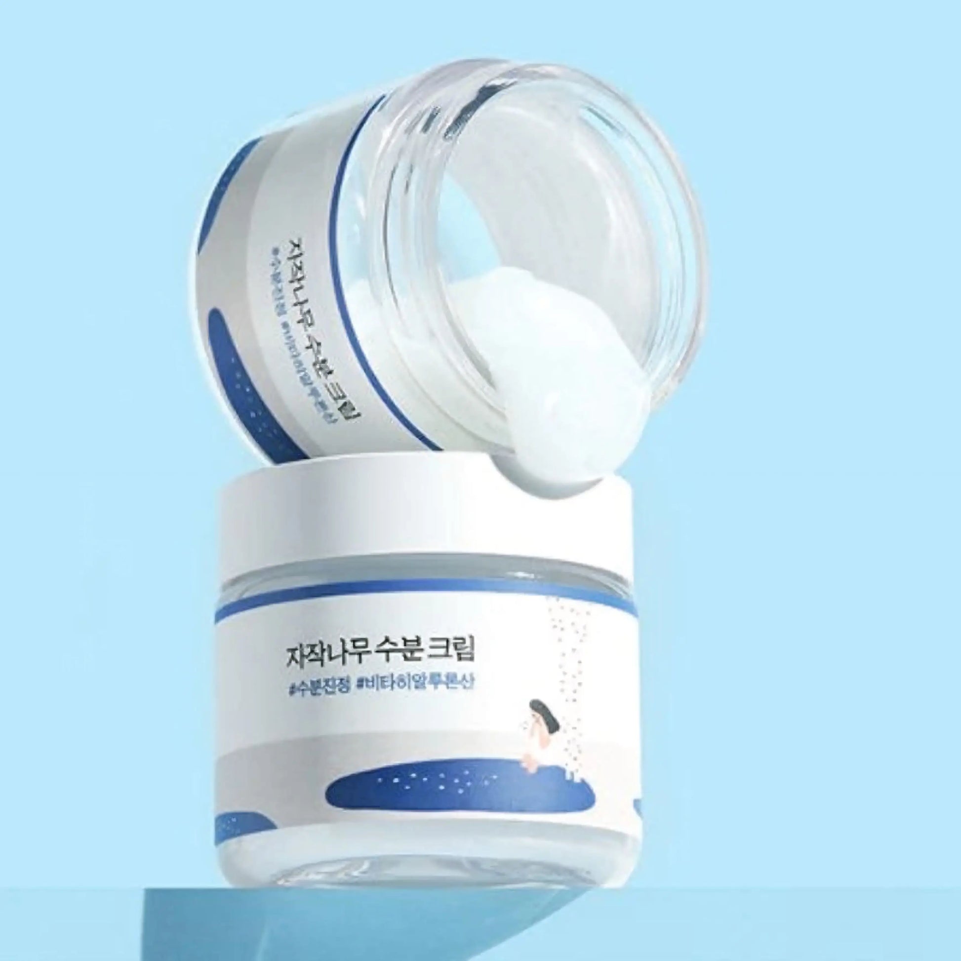 Birch Juice Moisturizing Cream da ROUND LAB – creme hidratante coreano com seiva de bétula, pantenol e ácido hialurónico, ideal para nutrir profundamente, acalmar e reforçar a barreira cutânea. A sua textura leve e refrescante absorve rapidamente, deixando a pele macia, equilibrada e luminosa. Essencial da cosmética coreana na rotina de skincare k-beauty para todos os tipos de pele, especialmente sensível e desidratada.