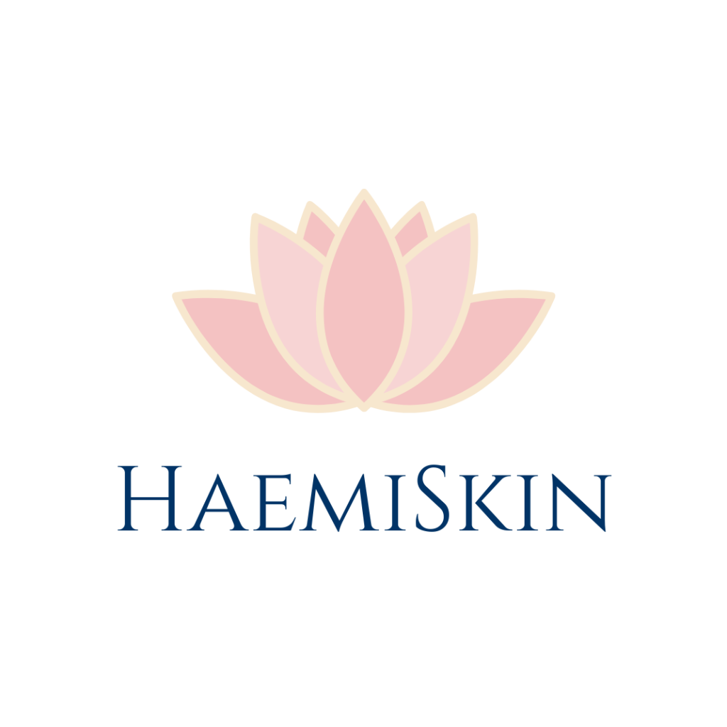 Logótipo HaemiSkin, flor de lótus rosa e nome da marca.