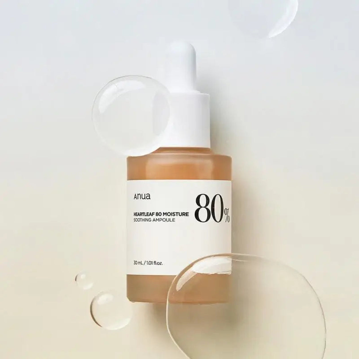 Heartleaf 80% Ampoule da Anua – ampola altamente concentrada com 80% de extrato de heartleaf, formulada para acalmar, hidratar e reduzir a inflamação da pele sensível. Com textura leve e rápida absorção, ajuda a fortalecer a barreira cutânea e a equilibrar a oleosidade, tornando-se um essencial na rotina de skincare coreano.