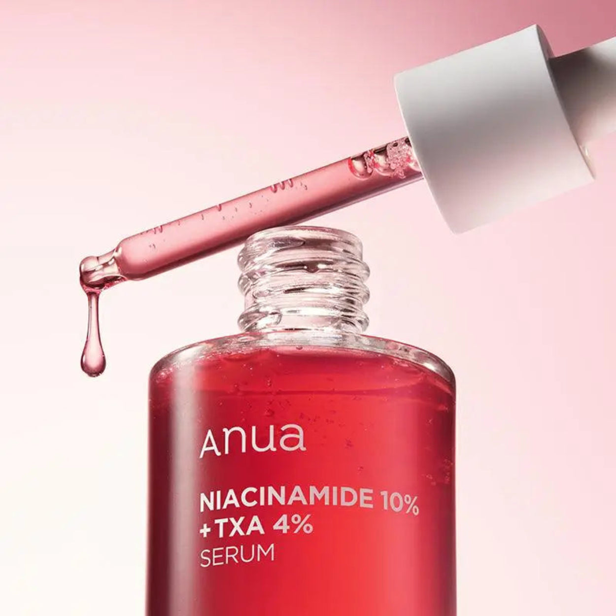 Niacinamide 10% + TXA 4% Serum da Anua – sérum iluminador e corretor de manchas com 10% de niacinamida e 4% de ácido tranexâmico, ideal para uniformizar o tom da pele e reduzir hiperpigmentação. A sua fórmula leve controla a oleosidade, melhora a textura e deixa a pele mais luminosa e saudável. Essencial na rotina de skincare coreano para um rosto uniforme e radiante.