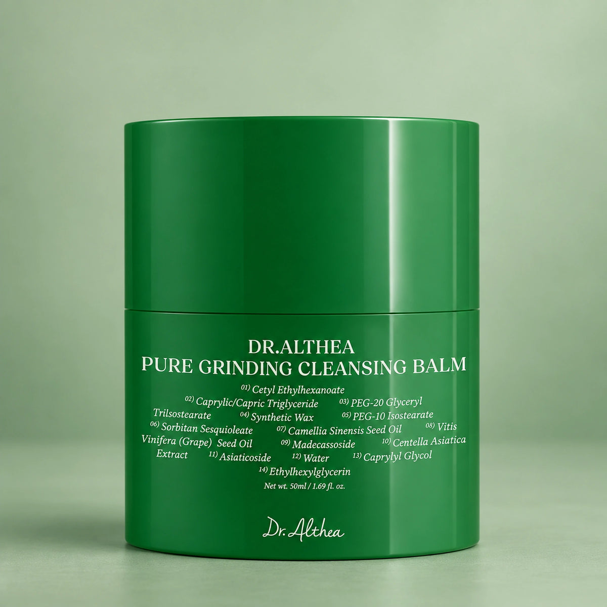 Dr. Althea Pure Grinding Cleansing Balm, bálsamo de limpeza facial em embalagem verde sobre fundo de estúdio.