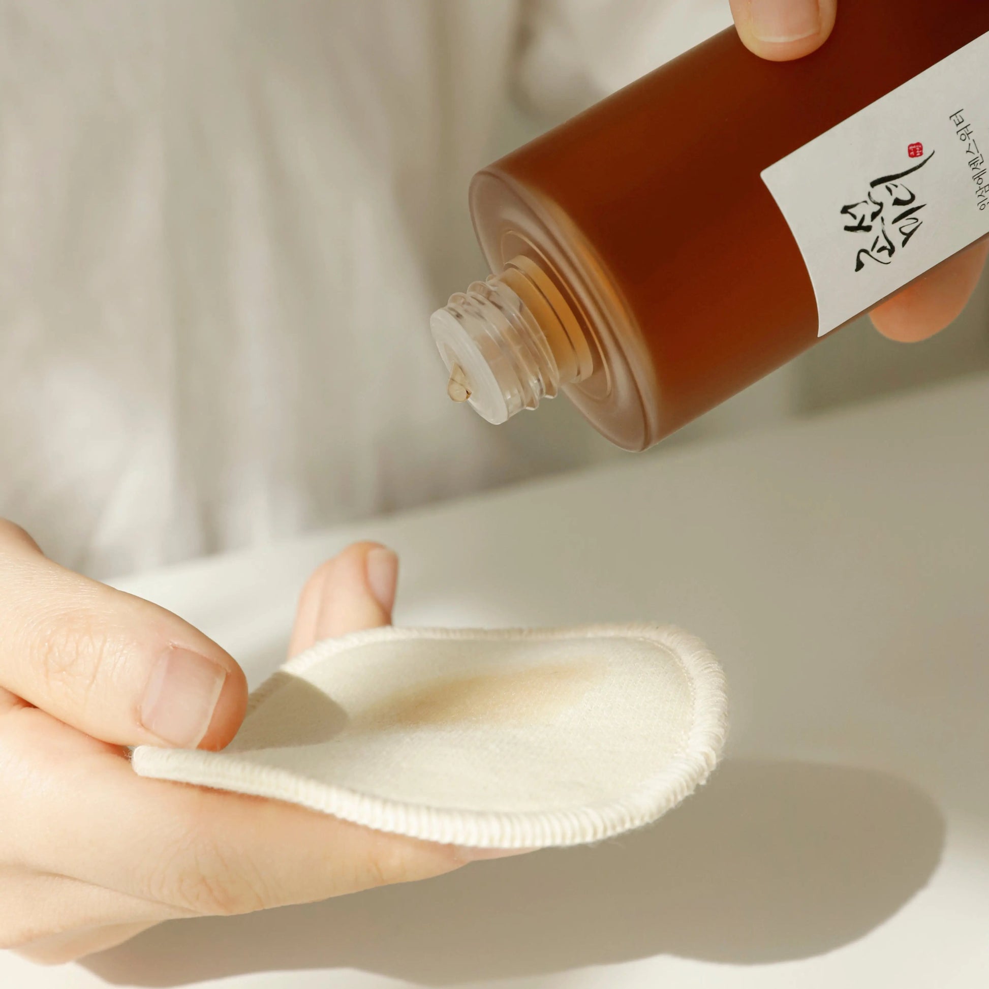 Ginseng Essence Water da Beauty of Joseon – essência coreana com extrato de ginseng para hidratação profunda, revitalização e efeito anti-idade. Ideal para pele seca e baça. Cosmética coreana e skincare k-beauty disponível em Portugal