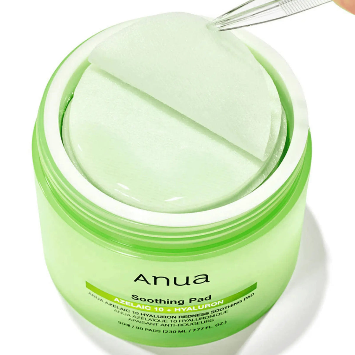Anua Azelaic 10 Hyaluron Redness Soothing Pad em frasco aberto com discos no interior