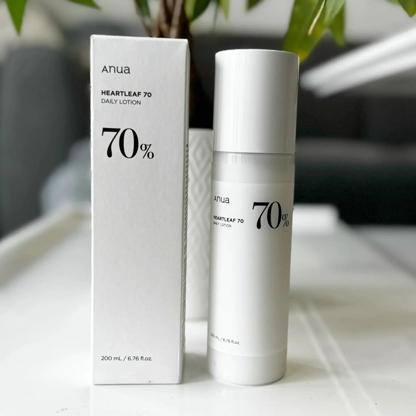 ANUA Heartleaf 70% Daily Relief Lotion com embalagem e folhagem – loção hidratante diária com fórmula minimalista, perfeita para pele sensibilizada, cosmética coreana, skincare k-beauty Portugal