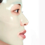 Heartleaf 70 Soothing Collagen Mask da ANUA aplicada em perfil