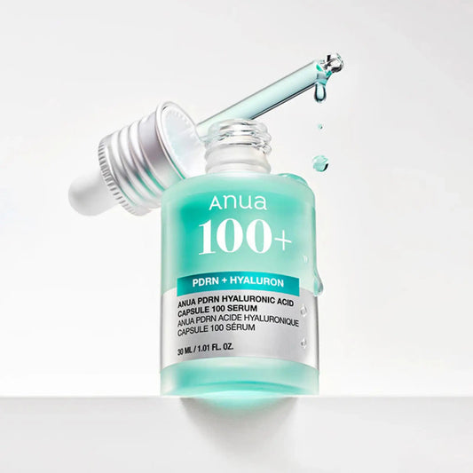Anua PDRN Hyaluronic Acid Capsule 100 Serum 30ml, sérum coreano hidratante com ácido hialurónico e PDRN para regeneração celular, hidratação intensa e firmeza, frasco aberto com conta-gotas a aplicar gotas sobre fundo branco, cosmética coreana skincare k-beauty Portugal.