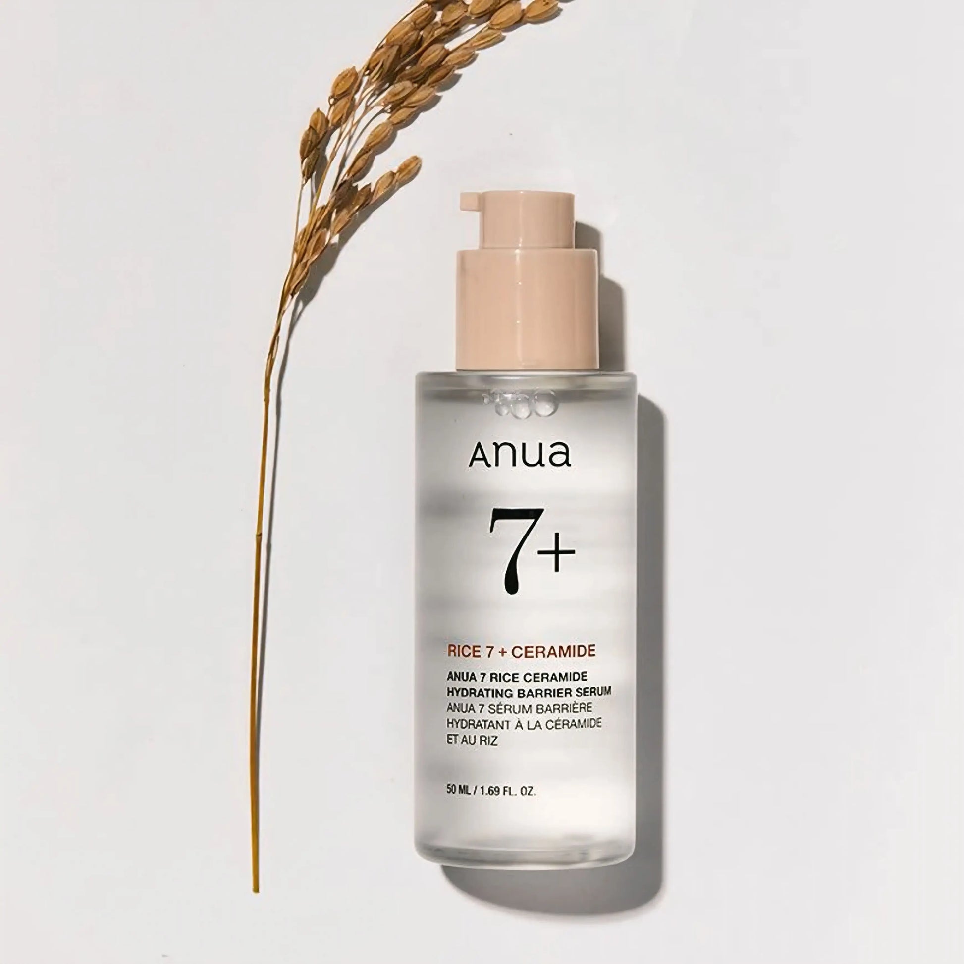 ANUA Rice 7 Ceramide Hydrating Barrier Serum com espiga de arroz e fundo branco – hidratação duradoura com arroz coreano, ideal para pele desidratada, cosmética coreana, skincare k-beauty Portugal