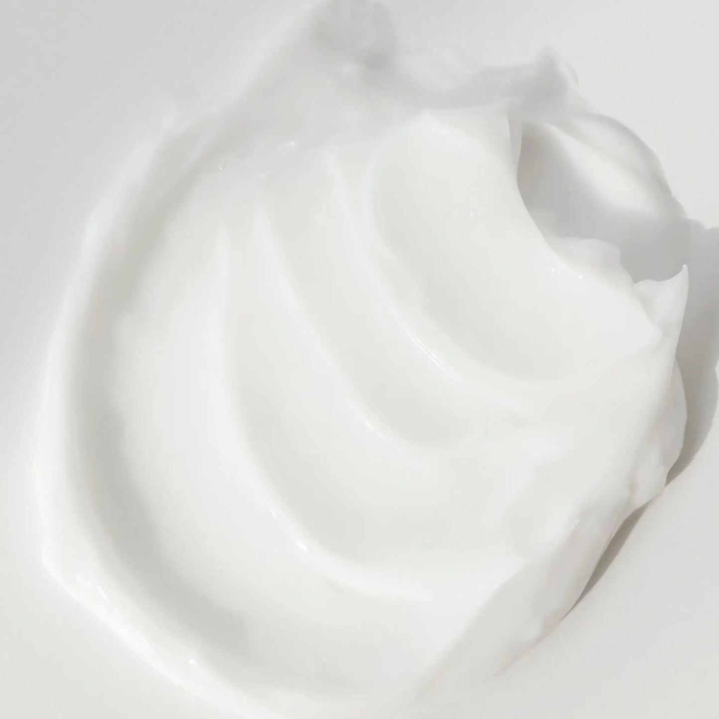 Textura cremosa da Beauty of Joseon Dynasty Cream em close-up – creme coreano nutritivo com ingredientes tradicionais, ideal para pele baça, cosmética coreana, skincare k-beauty Portugal