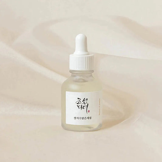 Beauty of Joseon Glow Deep Serum: Rice + Arbutin sobre tecido claro – sérum coreano iluminador com arroz e arbutina, ideal para manchas e tom irregular, cosmética coreana, skincare k-beauty Portugal