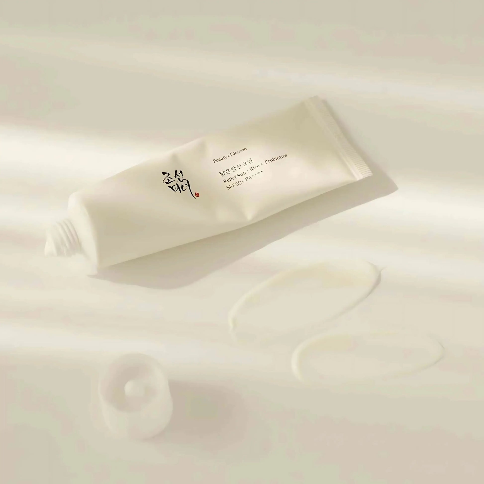 Beauty of Joseon Relief Sun: Rice + Probiotics com textura na superfície – textura fluida e não oleosa, fácil de espalhar, sem deixar resíduos brancos, cosmética coreana, skincare k-beauty Portugal