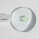 The Real Noni Ultimate Eye Cream da Celimax textura do creme espremida em prato branco