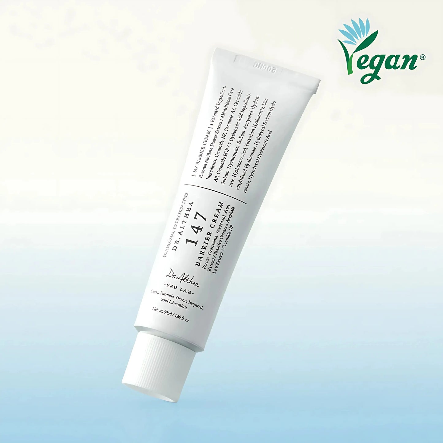 Dr. Althea 147 Barrier Cream – imagem com fundo azul e selo vegan, perfeita para evidenciar a fórmula suave e nutritiva da cosmética coreana para pele com tendência a irritações