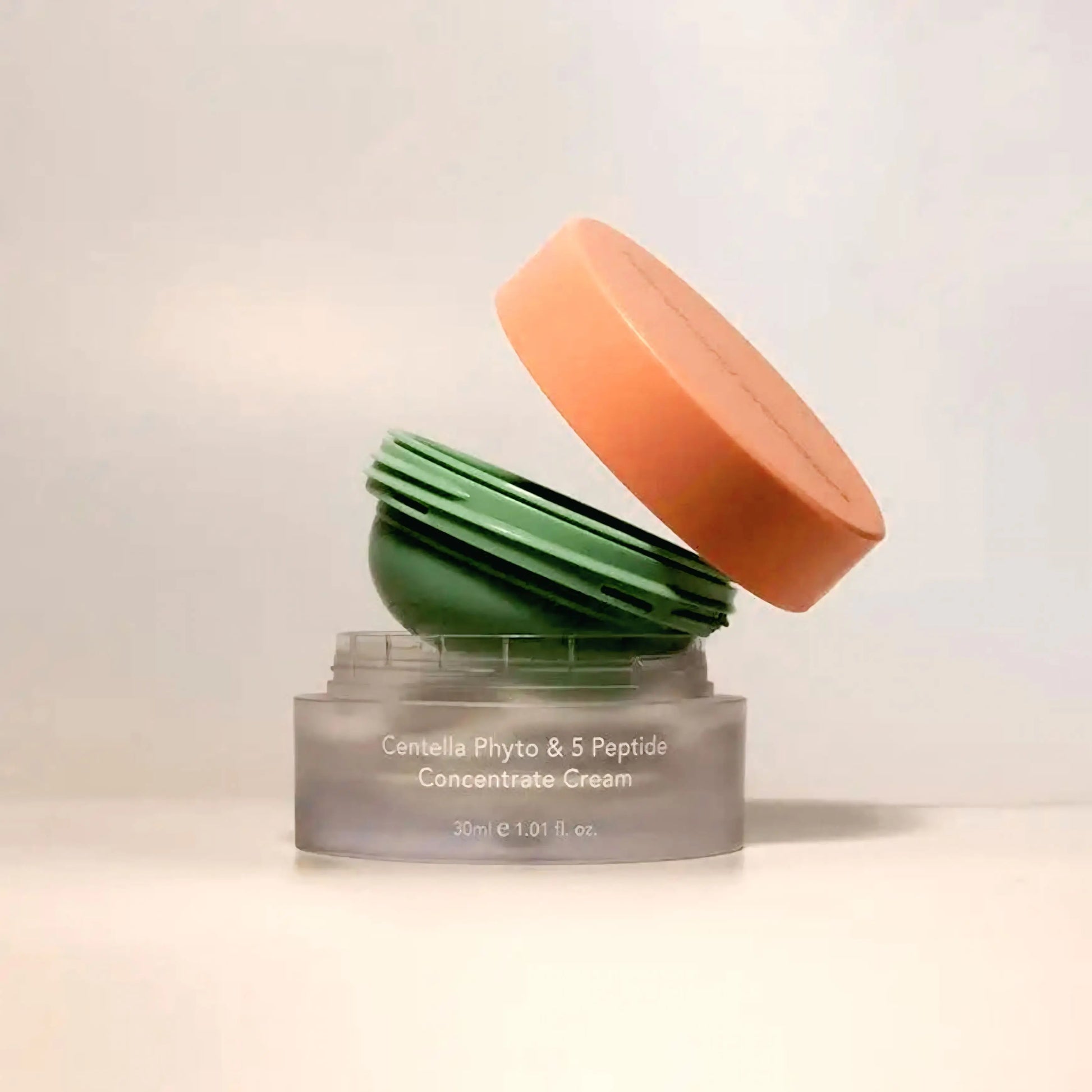 Haruharu Wonder Centella Phyto & 5 Peptide Concentrate Cream com tampa aberta e creme à vista – creme coreano regenerador com textura rica, suaviza rugas e reforça barreira cutânea, cosmética coreana, skincare k-beauty Portugal