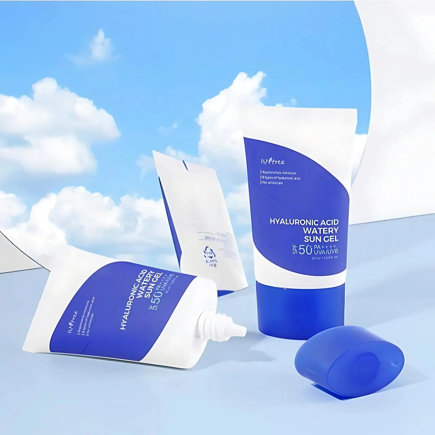 Isntree Hyaluronic Acid Watery Sun Gel – conjunto com tubo e embalagem sobre nuvens, a representar proteção solar leve e eficaz com ácido hialurónico, ideal para pele seca, cosmética coreana e skincare k-beauty Portugal