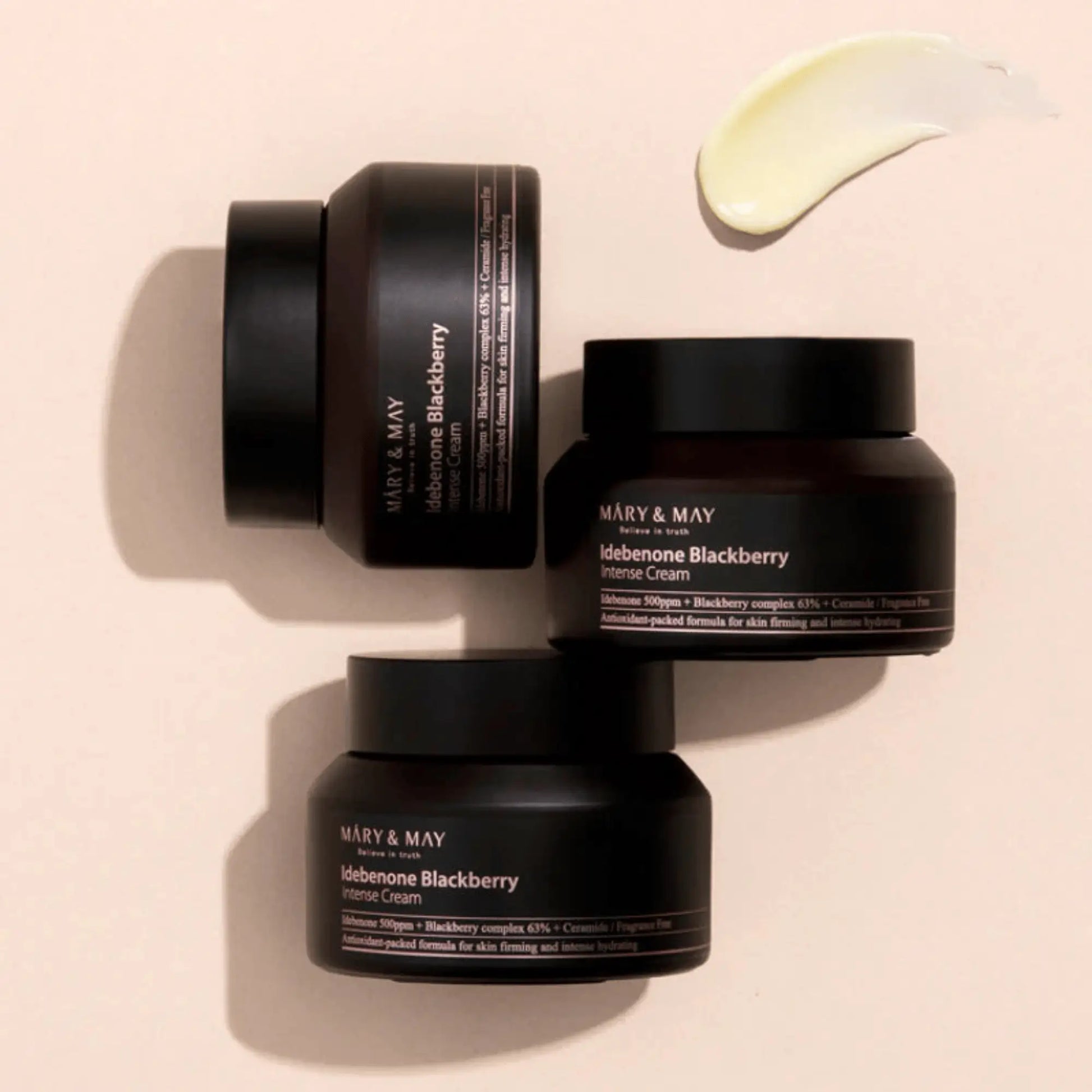 Mary & May Idebenone + Blackberry Complex Intensive Total Care Cream 70g, creme facial coreano antioxidante com idebenona e amora-preta, promove hidratação profunda e firmeza, dois frascos lado a lado, um aberto e outro fechado, fundo bege claro, cosmética coreana skincare k-beauty Portugal.
