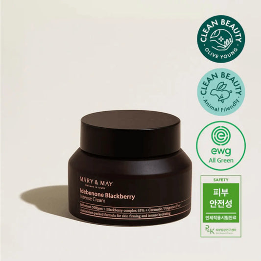 Mary & May Idebenone + Blackberry Complex Intensive Total Care Cream 70g, creme facial coreano antioxidante com idebenona e extrato de amora-preta para firmeza, hidratação e luminosidade, frasco em pé com selos de certificação sobre fundo bege claro, cosmética coreana skincare k-beauty Portugal.
