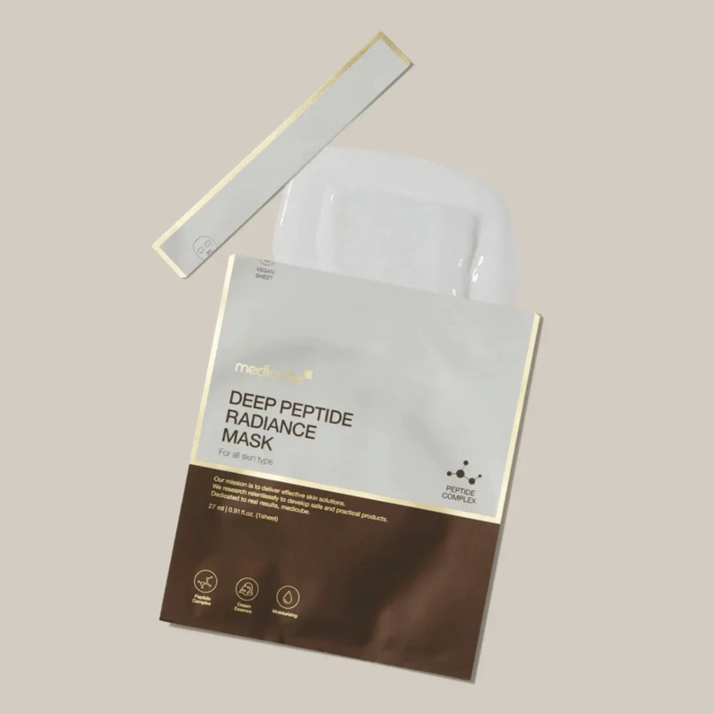 Deep Peptide Radiance Mask da Medicube em duas saquetas sobrepostas com sheet visível