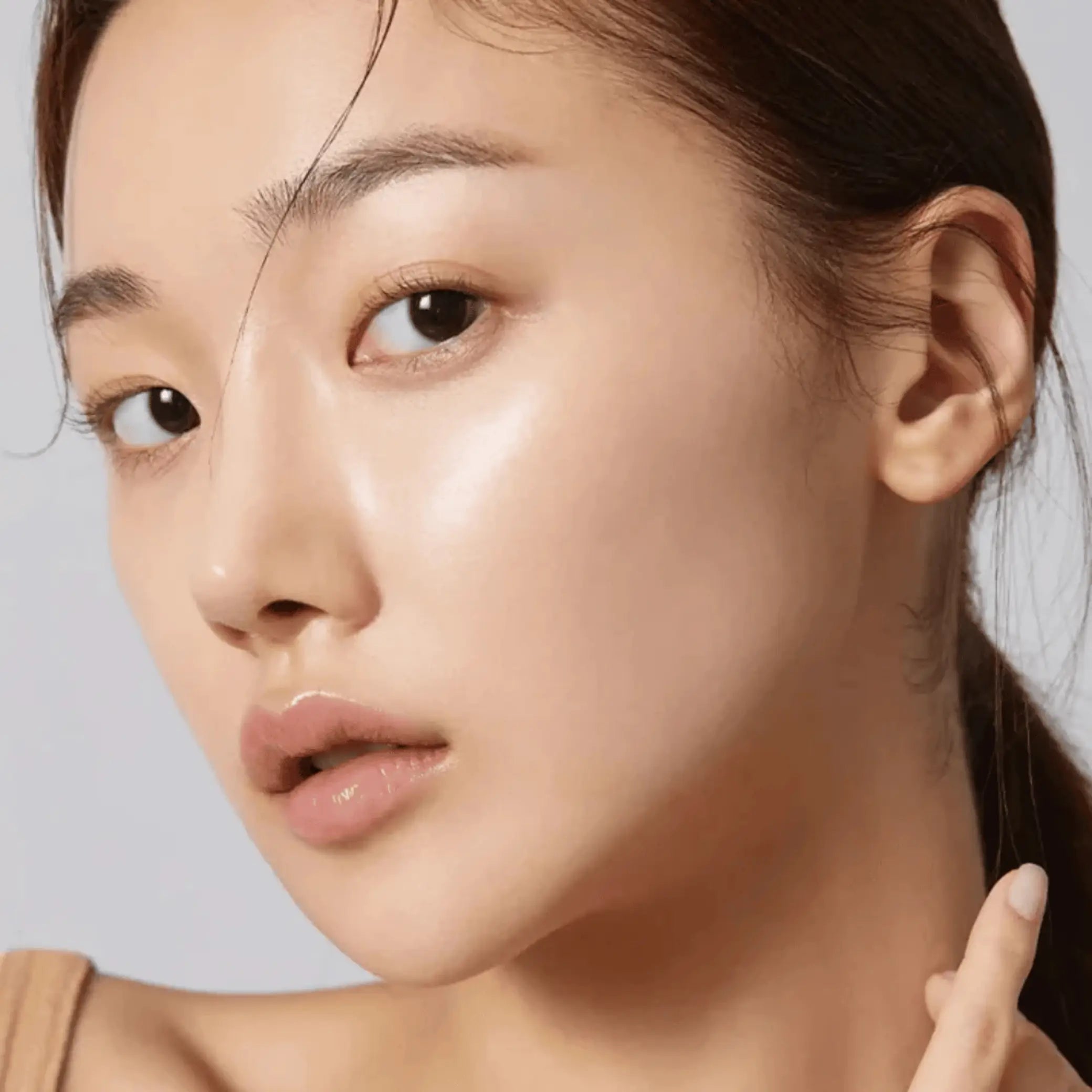 Deep Peptide Radiance Mask da Medicube em saqueta aberta com sheet mask extraída