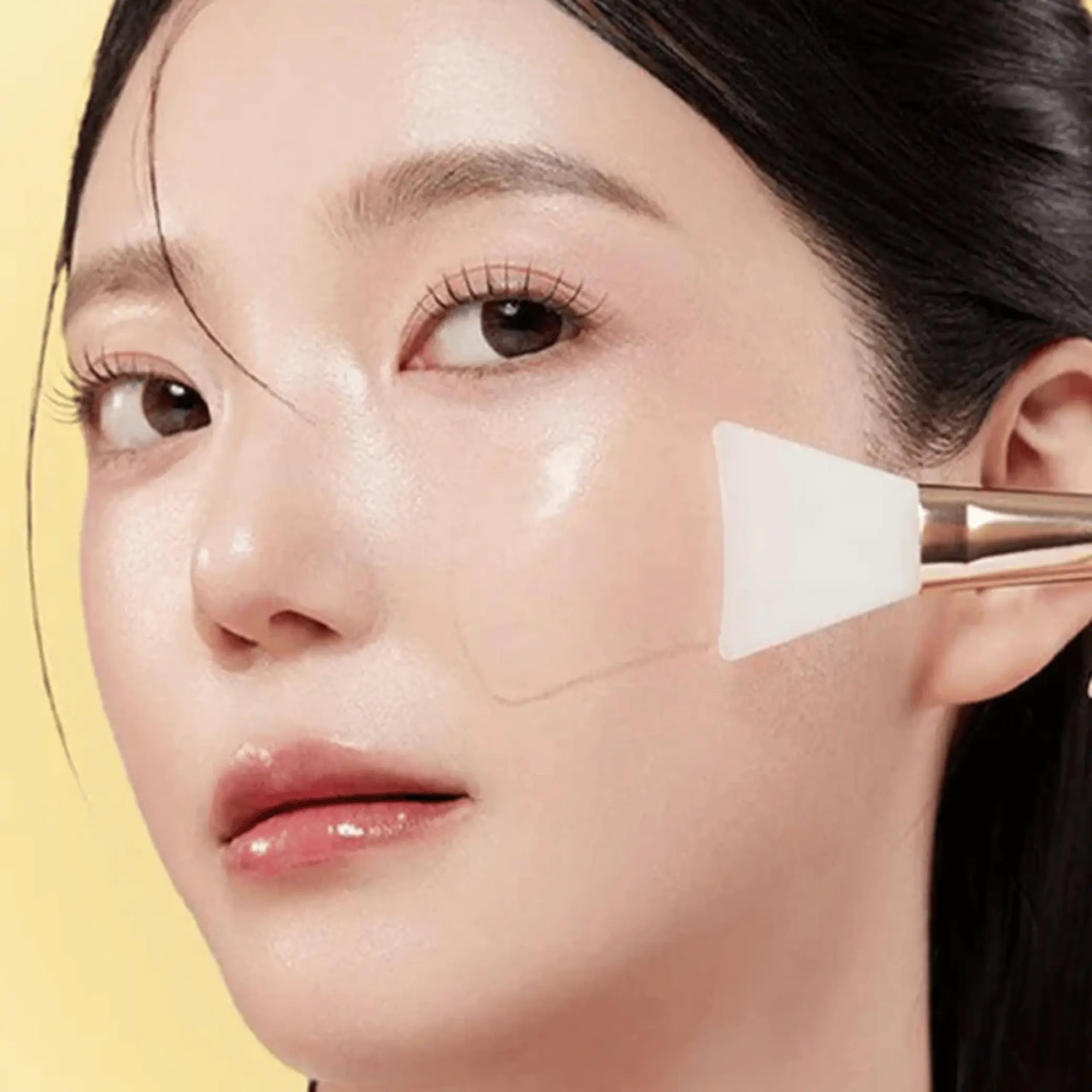 Medicube – Kojic Acid Turmeric Night Wrapping Mask, aplicação em rosto para reduzir manchas escuras durante a noite, skincare Portugal cosmética coreana