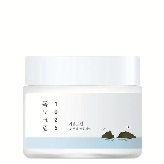 Round Lab 1025 Dokdo Cream — creme hidratante coreano com embalagem minimalista em fundo branco e azul, ideal para pele seca e sensível. Cosmética coreana e skincare k-beauty Portugal.