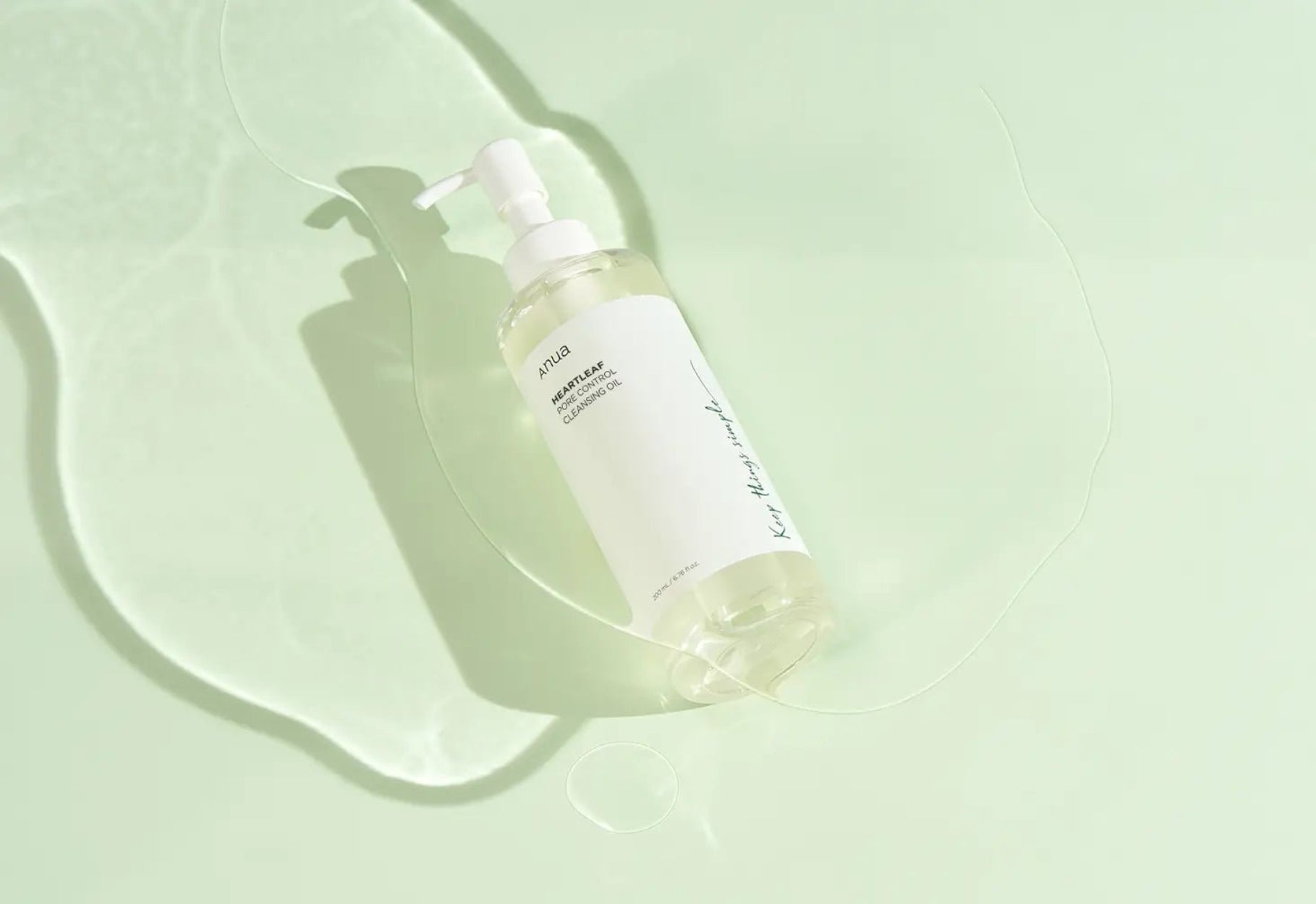 Heartleaf Pore Control Cleansing Oil da Anua – óleo de limpeza suave e eficaz que dissolve impurezas, maquilhagem e excesso de oleosidade. Enriquecido com extrato de heartleaf, purifica os poros sem irritar a pele. Um essencial da cosmética coreana e do k-beauty para um rosto limpo e equilibrado