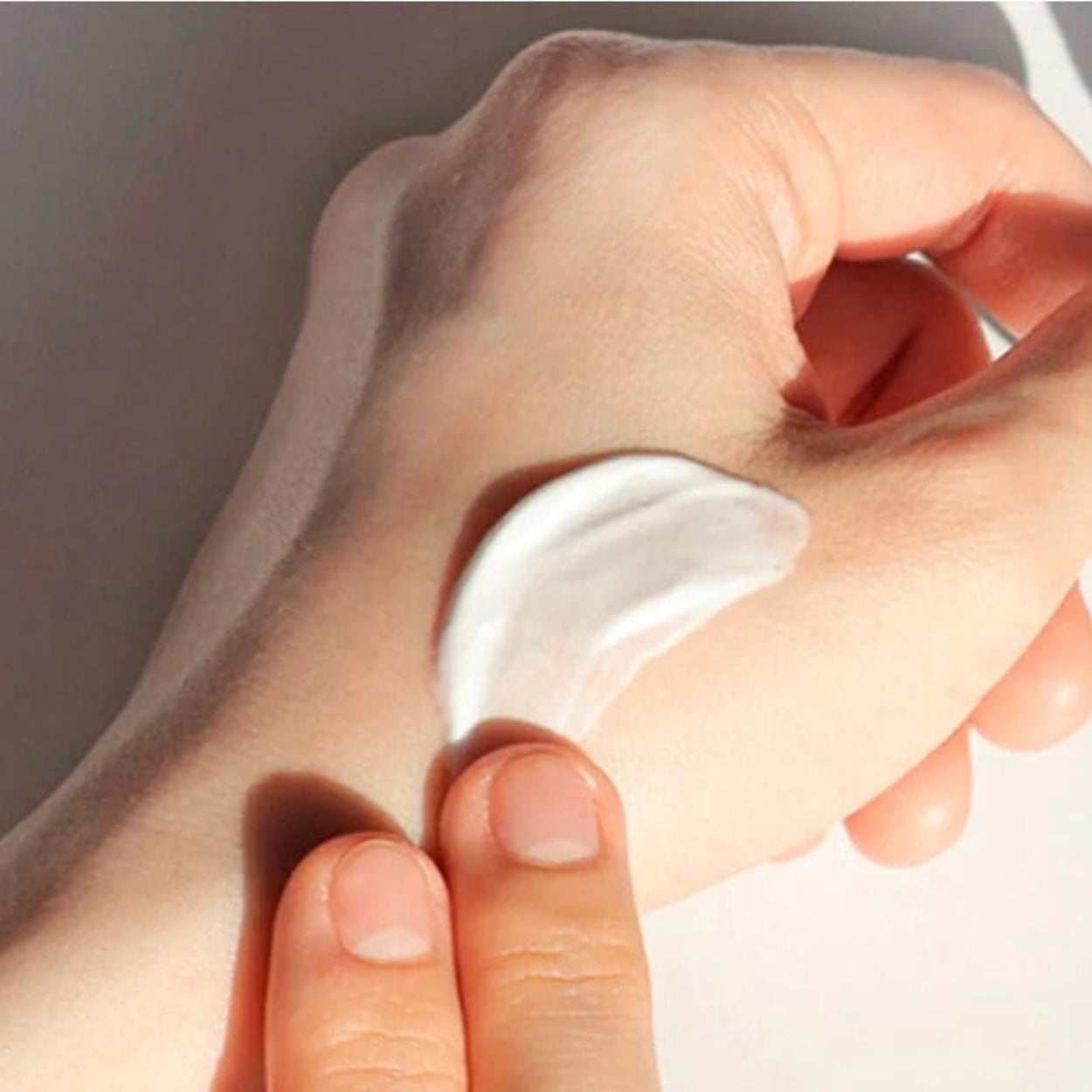 Marine Care Deep Moisture Nourishing Melting Cream da Heimish – creme de hidratação profunda com algas marinhas e pantenol, perfeito para nutrir e revitalizar a pele. Textura rica e derretida que proporciona um boost de hidratação intensa. Um must-have do k-beauty e da cosmética coreana para uma pele saudável e luminosa