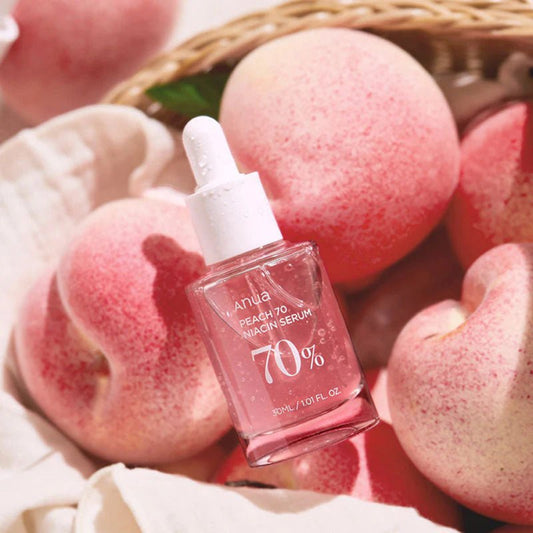 Peach 70 Niacin Serum da Anua – sérum iluminador com 70% de extrato de pêssego e niacinamida, ideal para uniformizar o tom da pele e proporcionar um brilho natural. A sua fórmula leve e refrescante hidrata e revitaliza, deixando a pele radiante e saudável. Descobre o poder da cosmética coreana e do k-beauty para um skincare eficaz e luminoso