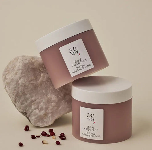 Red Bean Refreshing Pore Mask da Beauty of Joseon – máscara purificante com extrato de feijão vermelho, ideal para controlar a oleosidade e minimizar os poros. A sua fórmula cremosa esfolia suavemente, removendo impurezas e células mortas, enquanto hidrata e refresca a pele. Um essencial de k-beauty na tua rotina de cosmética coreana para uma pele limpa, lisa e radiante