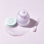 TOCOBO Collagen Boosting Lip Mask aberta, com tampa, espátula e textura da máscara labial espalhada.